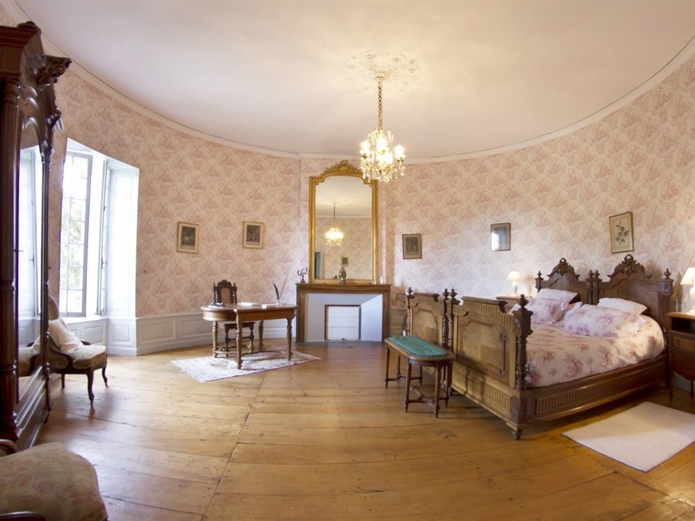Chateau De Puyrigaud Bed & Breakfast Leoville Ngoại thất bức ảnh