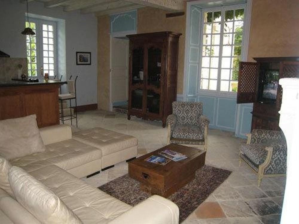 Chateau De Puyrigaud Bed & Breakfast Leoville Ngoại thất bức ảnh